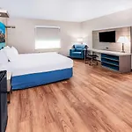 Days Inn & Suites By Wyndham San Antonio Near Frost Bank Center